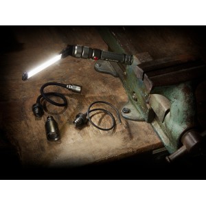 Ledlenser Arbeitsleuchte Workers Friends mit Zubehör auf Werkbank. LED-Taschenlampe für Werkstatt und Freizeit.