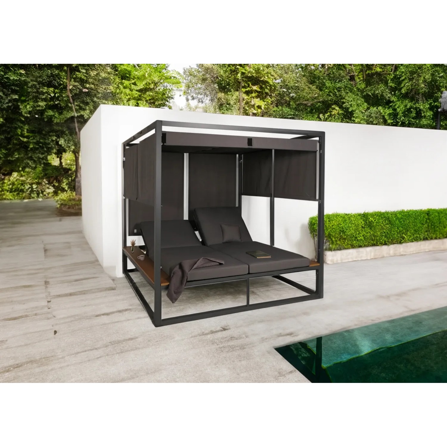 Hellgraue MCW Lounge-Gartenliege M63 mit Dach und verstellbaren Seitenwänden im Außenbereich.