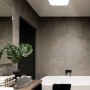 Weiße Eglo LED-Deckenleuchte Frania, 33x33 cm, im modernen Badezimmer.