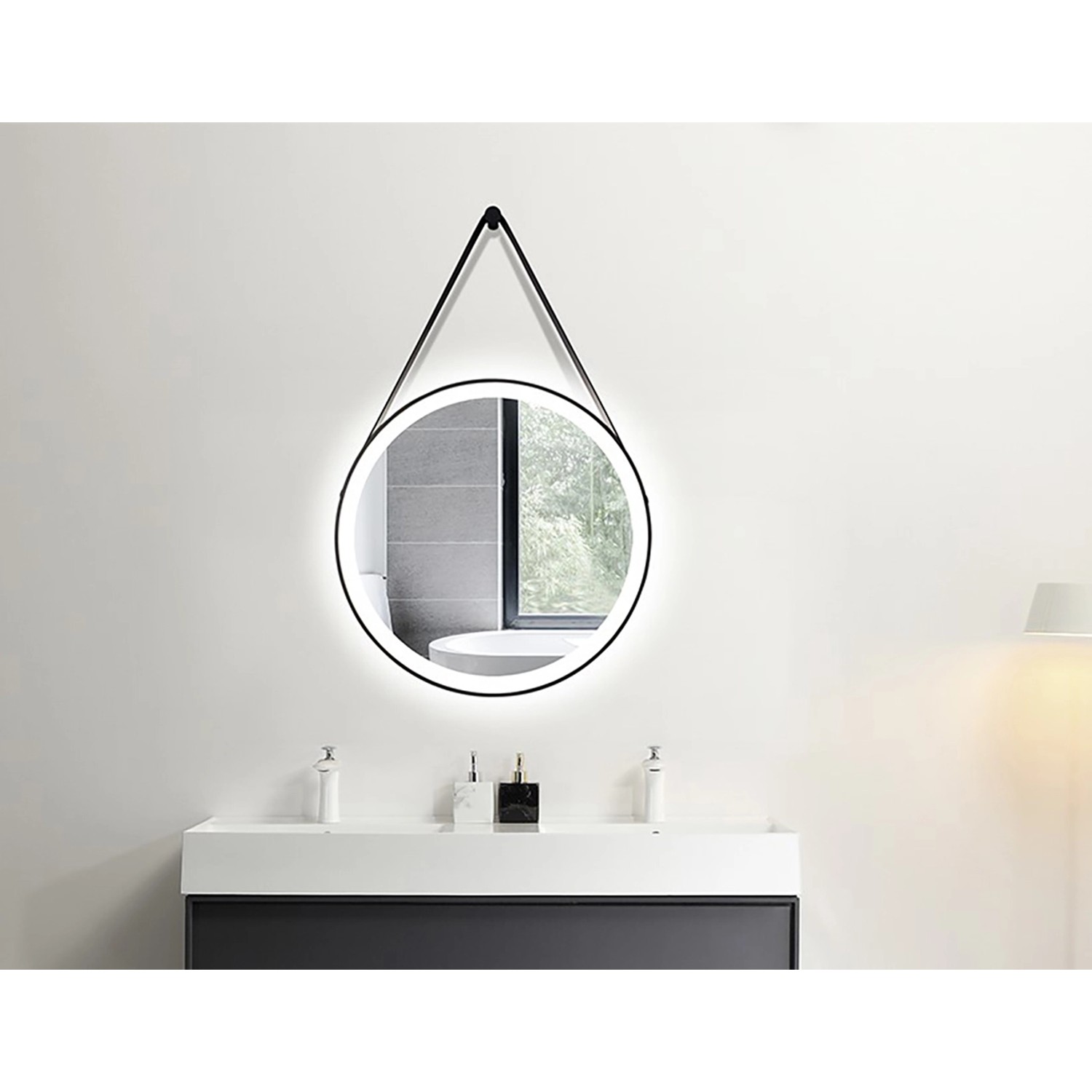Runder DSK Design LED-Lichtspiegel Black Verano, Ø 55 cm, mit Lederband-Aufhängung und umlaufender Beleuchtung.