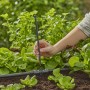 Gardena Verlängerungsrohr (20 cm) für Sprühdüsen im Micro-Drip-System im Einsatz.