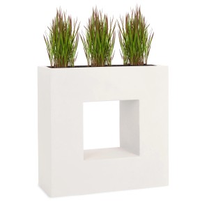 Pflanzwerk Hochbeet Vista Premium, 66 cm, Sand: Quadratischer Pflanzkübel mit Aussparung, bepflanzt mit Ziergras.