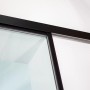Detailaufnahme: inova Loft Glastür Schiebetür mit schwarzem Aluminiumrahmen und Softclose