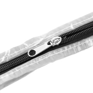 Detailaufnahme: Reißverschluss der STAHLWERK Staubschutztür (3er Set). Staubvorhang mit Doppelschieber.