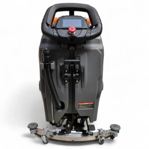Graue Akku-Scheuersaugmaschine mit orangefarbenem Griff, Touch Display und breiter Sauglippe. Ideal für Hartbodenreinigung.