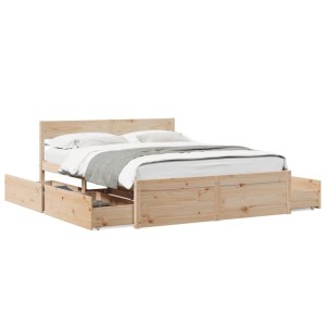 Helles Kiefernholz Bettgestell 160x200 cm mit Kopfteil und vier offenen Schubladen für Stauraum im Schlafzimmer.