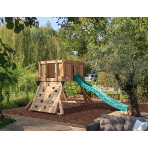 Hy-Land Spielgerät Q1 mit Rutsche aus Kiefernholz, Kletterwand und Kletternetz im Garten.
