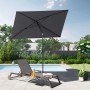 Rechteckiger, anthrazitfarbener Sekey Sonnenschirm (210x140 cm) neben einer Sonnenliege am Pool.