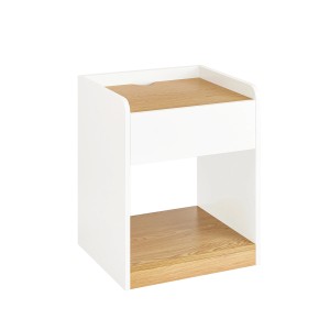 Moderner Nachttisch in Weiß-Holzoptik mit Schublade und zwei offenen Fächern, ideal als Beistelltisch oder Sofatisch.