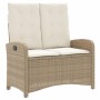 Beige 2-Sitzer Gartenbank aus Rattan mit cremefarbenen Kissen, Teil der vidaXL Garten-Essgruppe.