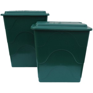 Eckige, grüne 200 L Regentonne mit Deckel und Hahn.