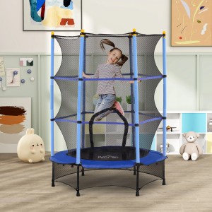 Blaues HOMCOM Kindertrampolin mit Sicherheitsnetz, Mädchen springt. Ideal für drinnen und draußen.