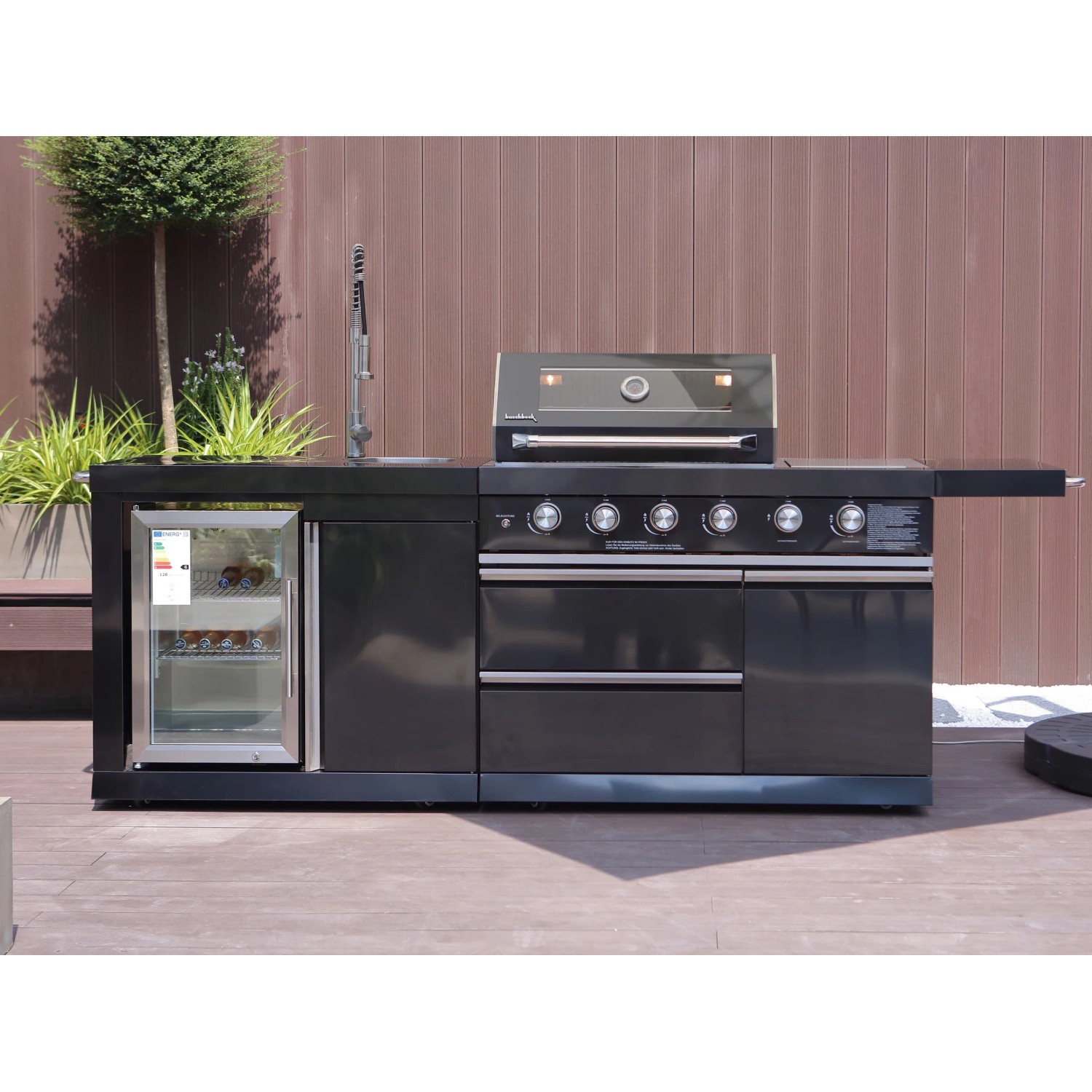 Buschbeck Outdoorküche Cambridge mit Gasgrill, Spüle und Getränkekühlschrank in Schwarz.