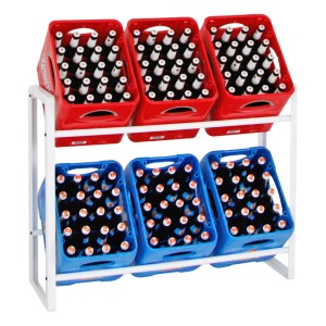 Weißes PROREGAL Getränkekistenregal Königssee mit roten und blauen Getränkekisten.