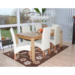 6er-Set Polsterstühle "Crotone" in Creme mit hellen Holzbeinen am Esstisch.