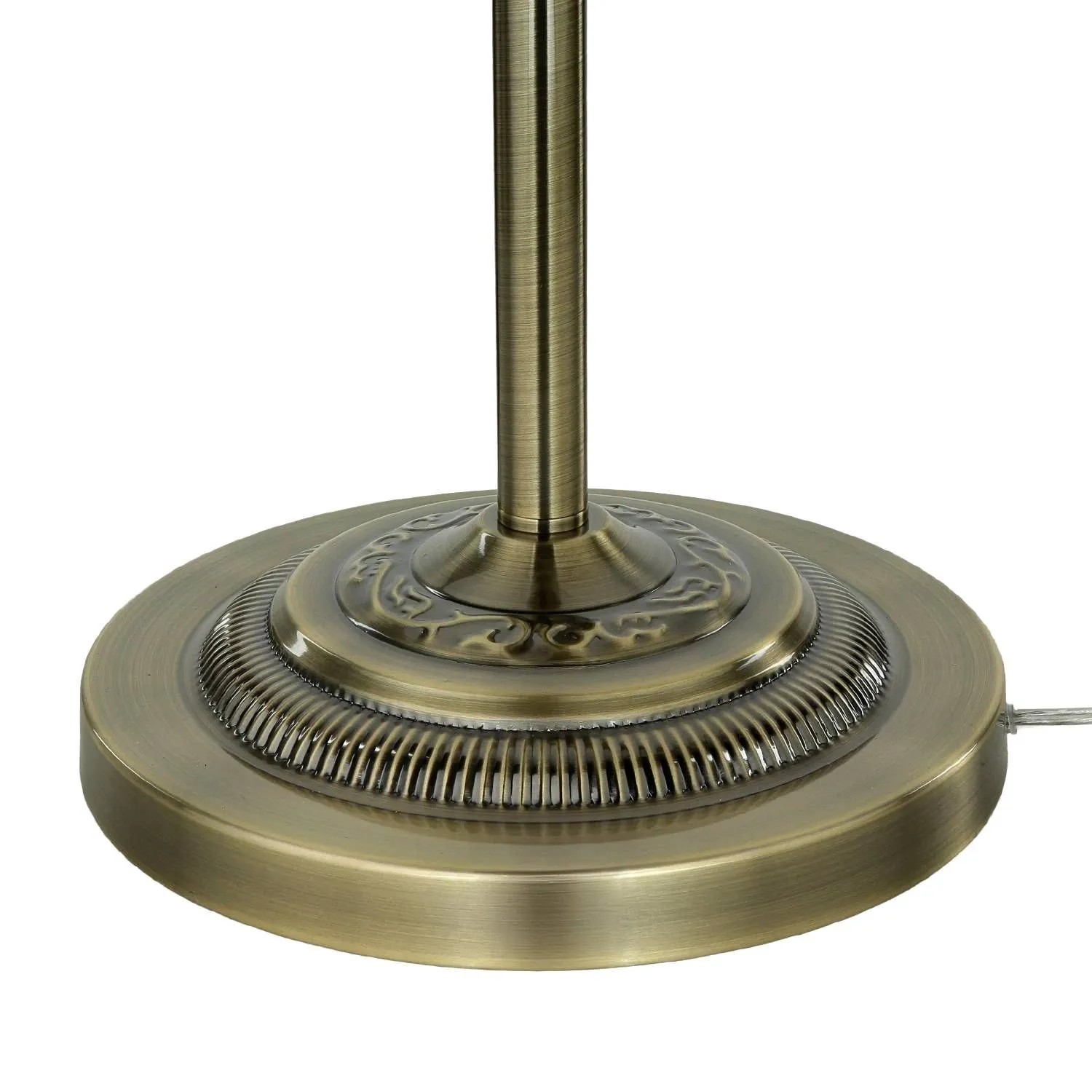 Detailaufnahme: Standfuß der Stehlampe in Messing-Antik-Optik mit filigranen Verzierungen.