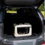 Beige Juskys Hundetransportbox Lassie M im Kofferraum, faltbar, für kleine Hunde.