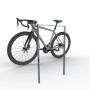 Feuerverzinkter Schake Ahnlehnbügel aus Flachstahl (750 mm) mit Fahrrad. Robuste Baugeräte für Fahrradparksysteme.