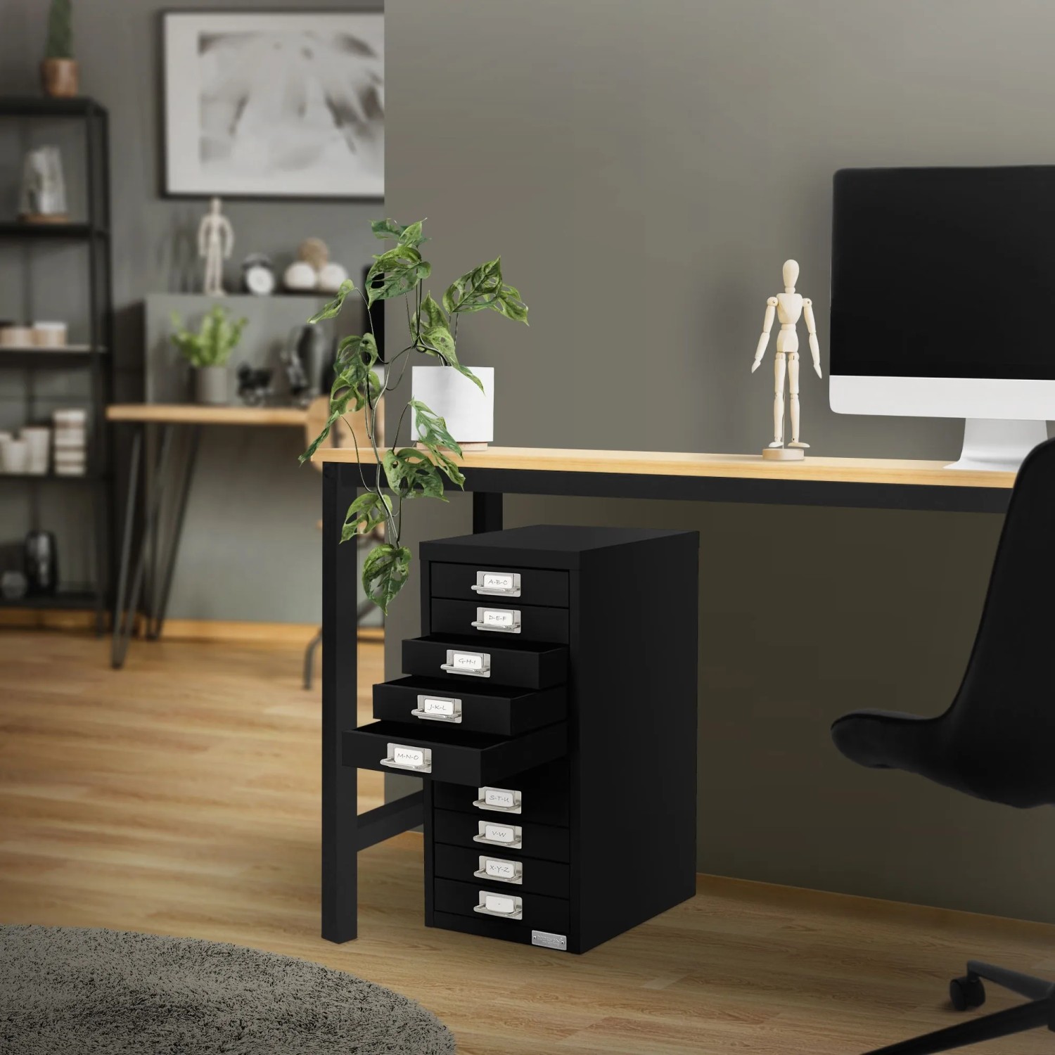 Schwarzer ML-Design Aktenschrank mit 10 Schubladen aus Metall im Büro.