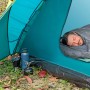 Camping: Bestway Luftmatratze ComforTrek im Zelt mit schlafender Person im Schlafsack.