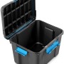 Schwarze Aufbewahrungsbox Scuba M mit blauem Silikonring im Deckel, geöffnet.