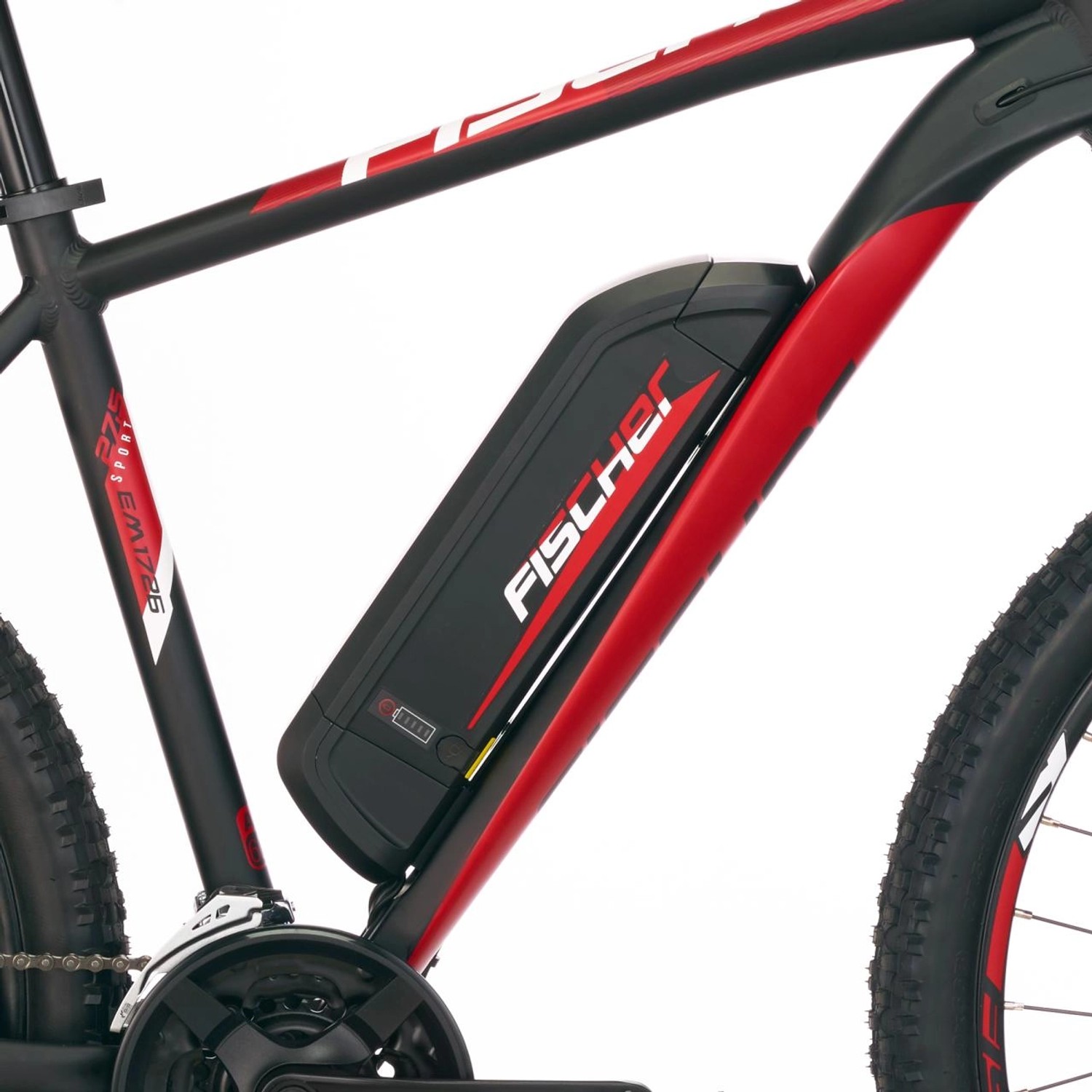 Detailaufnahme: Schwarzes Fischer E-Bike Mountainbike 27,5 EM 1726.1 mit rotem Rahmen und Akku.