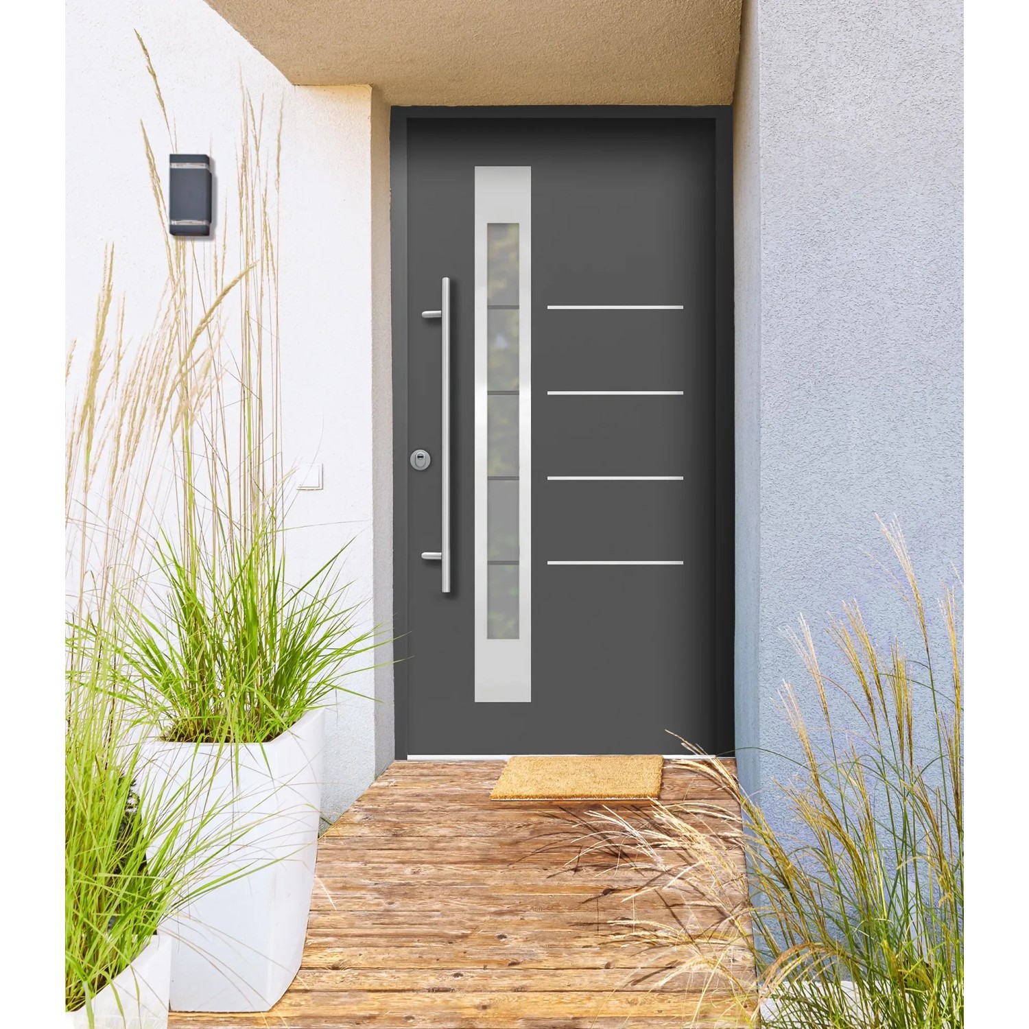 Moderne anthrazitfarbene Splendoor Sicherheits-Haustür Berlin Prime RC2K mit Edelstahlapplikationen.