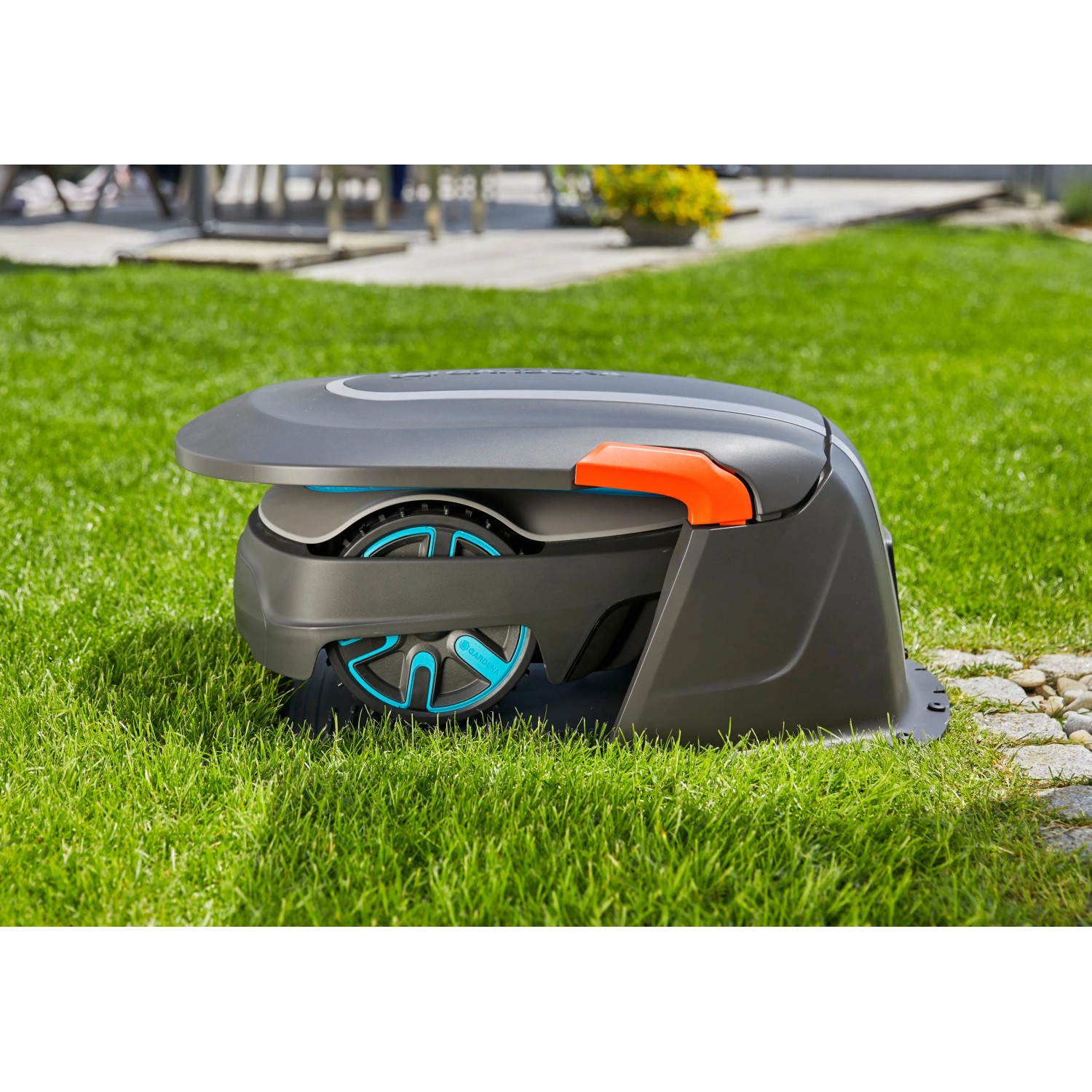 Gardena Mähroboter Garage für Sileno city und life auf Rasen, schützt vor Wettereinflüssen.