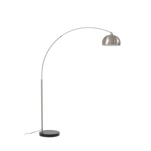 Moderne Bogenlampe Hernando von Lindby aus Alu, ideal als Wohnzimmerleuchte.