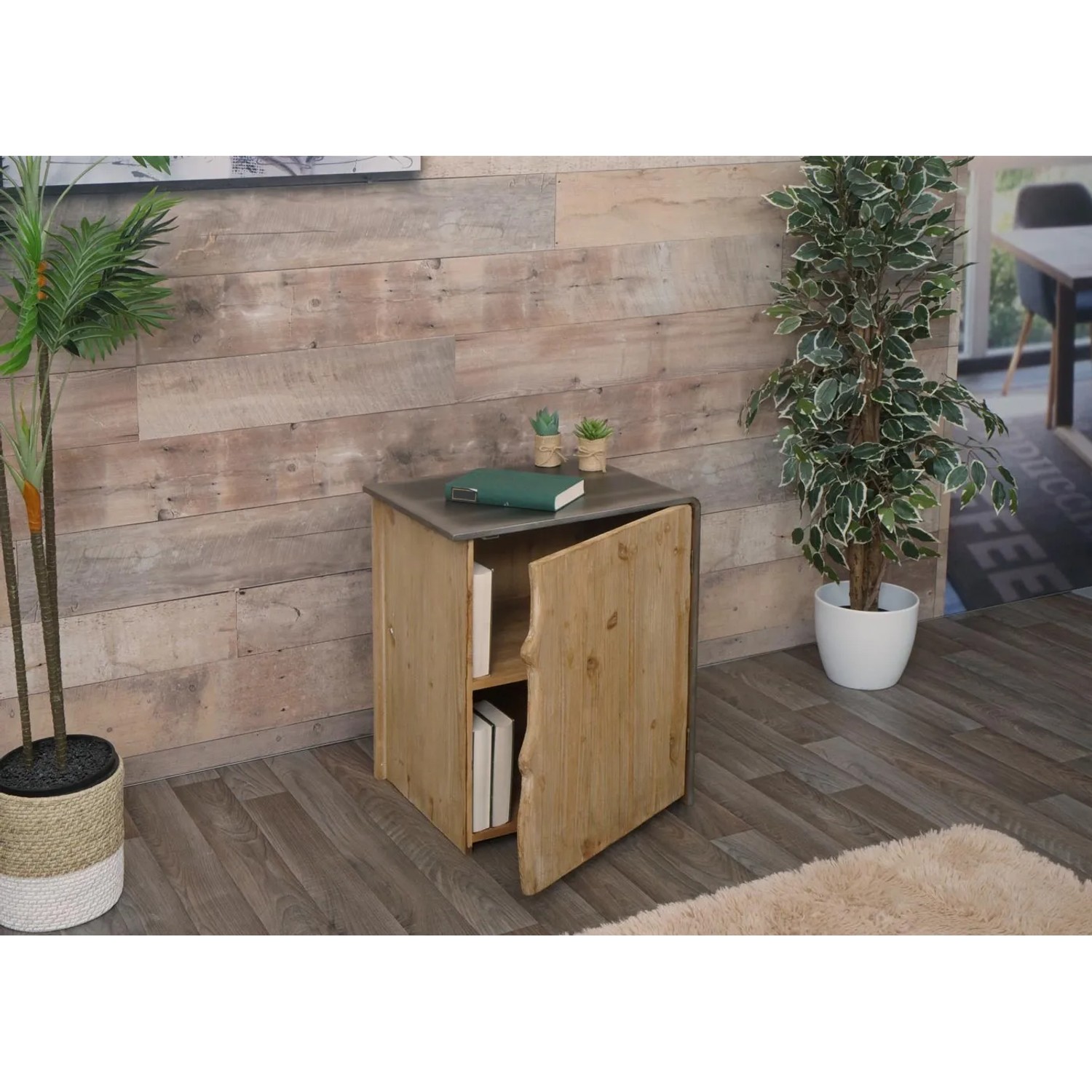 MCW Beistelltisch L76 aus Tannenholz mit offenem Schrankfach im Industrie-Design.