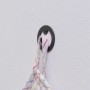 Schwarzer, matter Wagner Wandhaken Hooks4home Retro mit Handtuch an weißer Wand.