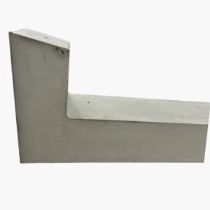 Jet-Line PV-Sockel, Betongrau, für die Flachdachmontage von Solaranlagen.