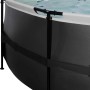 Detailansicht des schwarzen Exit Black Leather Pools mit Stahlrahmen und Wasser.