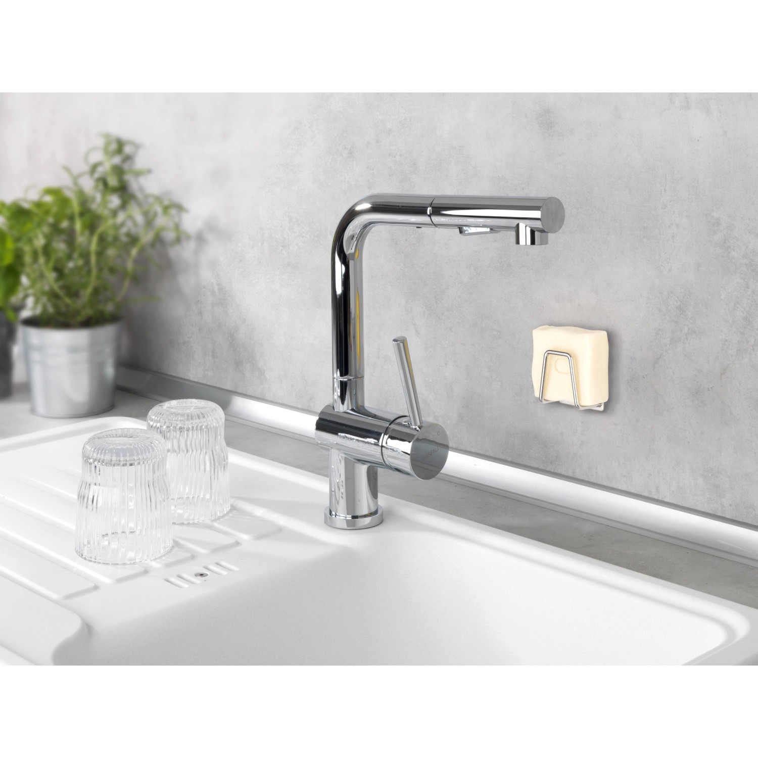 Wenko Universal-Halter Edea, Edelstahl, zur Wandmontage in der Küche.