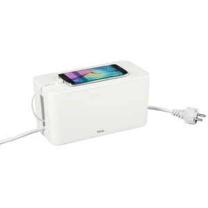 Weiße Hama Kabelbox Mini mit Smartphone zum Verstecken von Kabeln und Steckdosenleisten.