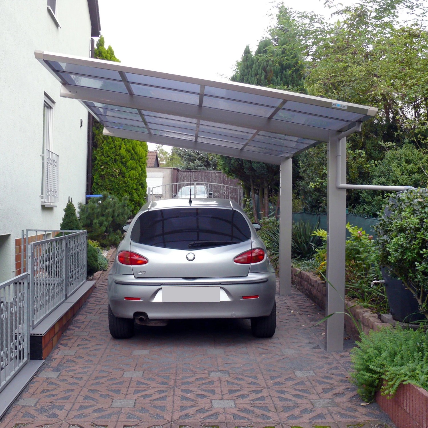Ximax Alu Carport Linea Edelstahl-Look XL mit Auto. Einzelcarport mit transparentem Dach.