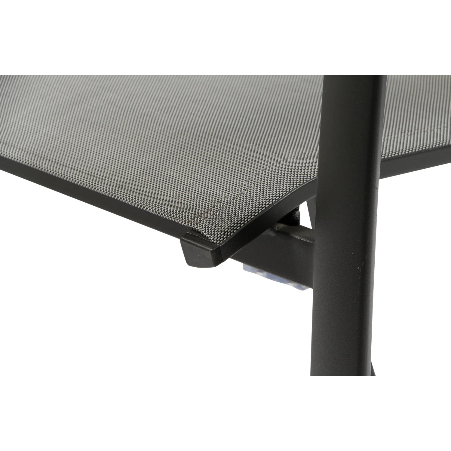 Detailaufnahme: Anthrazitfarbener Siena Garden Stapelsessel Velia mit Ranotex-Gewebe und Aluminiumgestell.