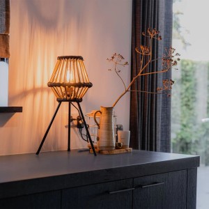 QAZQA Tischlampe aus Bambus und schwarzem Stativ, Landhausstil. Dekorative Innenleuchte.