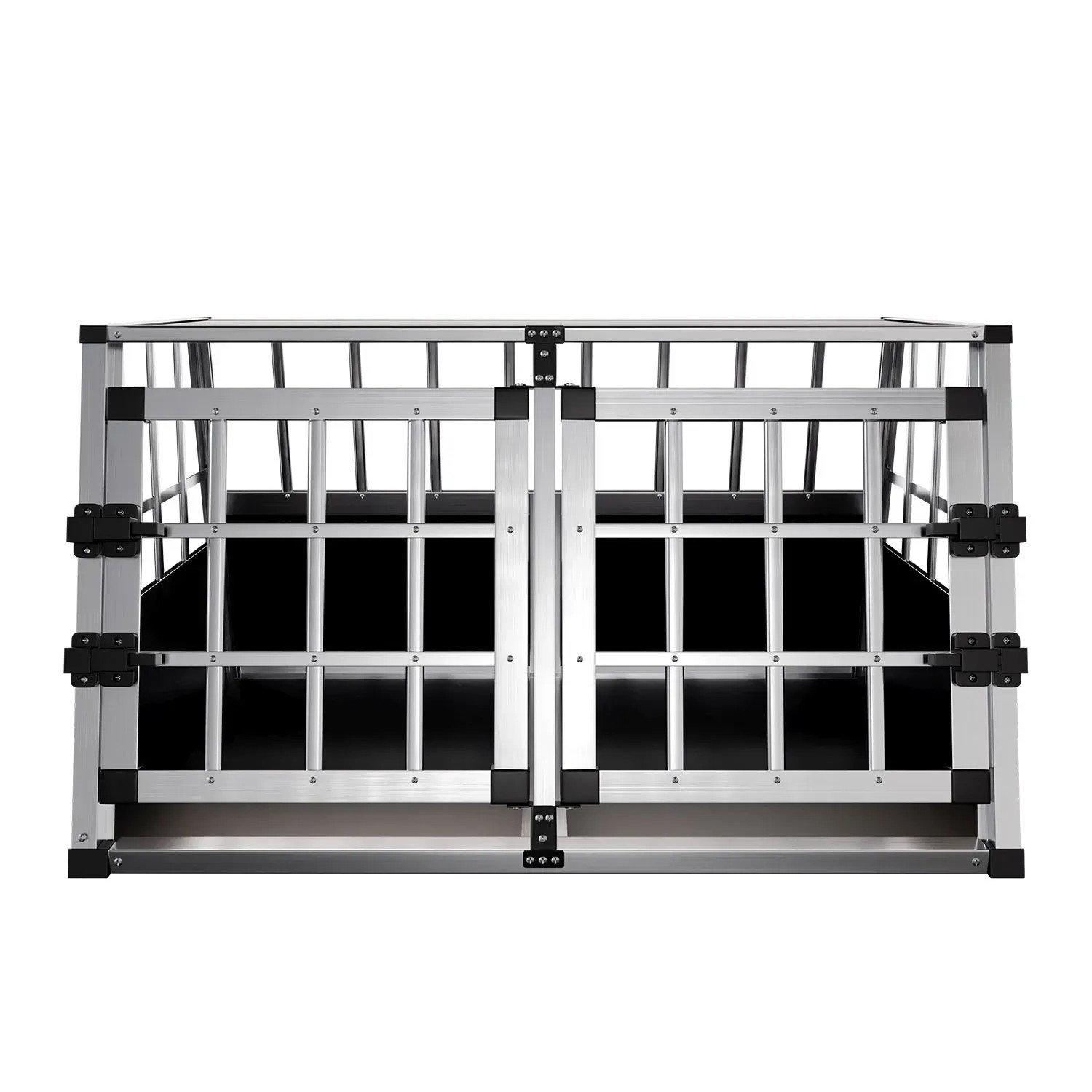 Juskys Alu Hundetransportbox L-X für mittelgroße Hunde, mit Gittertüren für gute Belüftung.