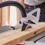 Einhell HM-Sägeblatt Ø 254 mm im Einsatz beim Holzsägen. Kreissägeblatt für präzise Schnitte.