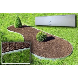 Graue Green-split Rasenkante aus Metall (18,5x120cm) als Beeteinfassung.