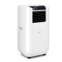 Weiße Klarstein Max Breeze Smart Klimaanlage mit Rollen und Bedienfeld.
