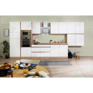 Moderne, grifflos weiße Hochglanz Respekta Küchenzeile mit Eiche Sägerau Dekor und E-Geräten.