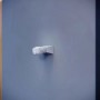 Weißer Steinel Bewegungsmelder IS 1 an grauer Wand. Sensor für Lichtsteuerung.