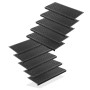 Zehn schwarze Gummi Stufenmatten mit Anti-Rutsch-Noppen, diagonal angeordnet. Für sichere Treppen innen & außen.