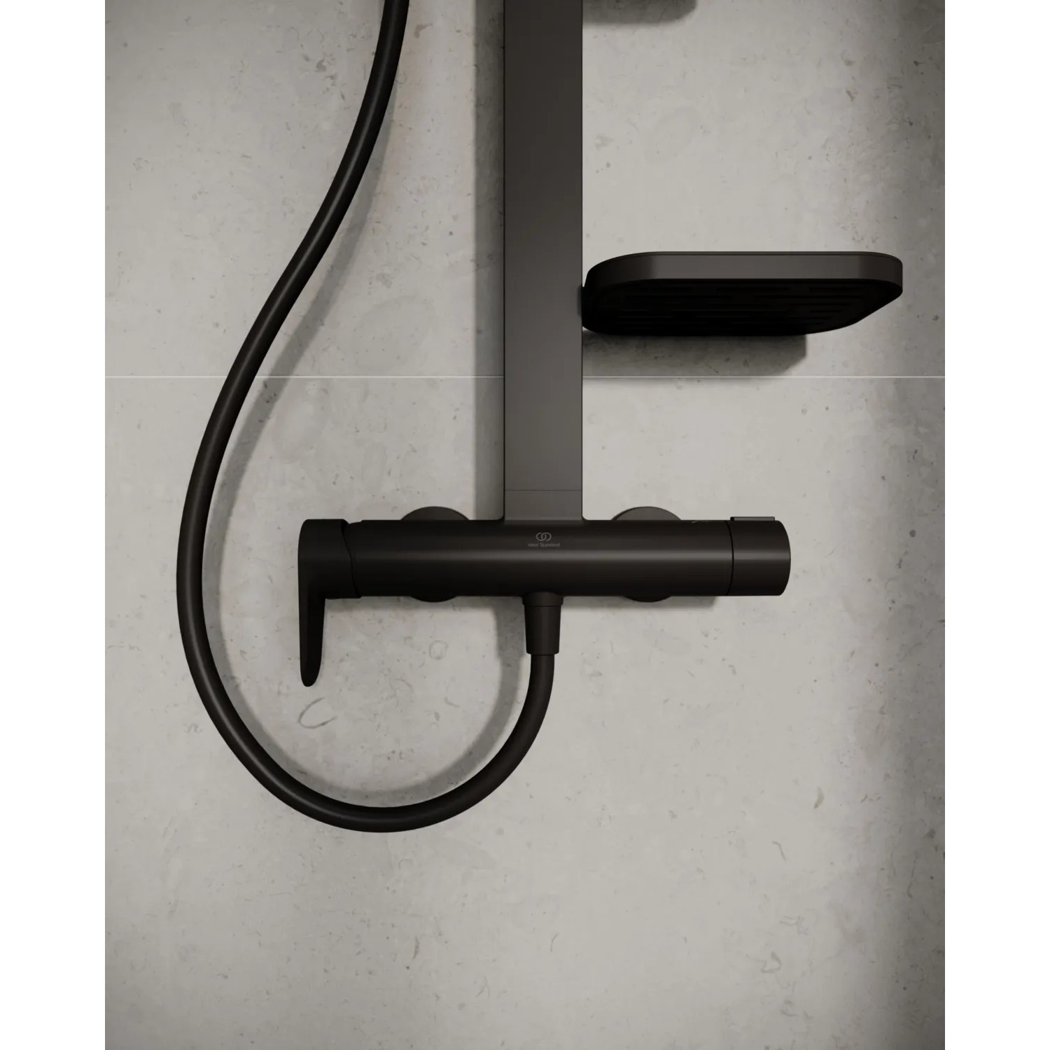 Ideal Standard Duschsystem in Schwarz Matt mit Einhebel-Armatur und zwei Brausen.