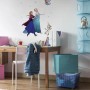 Wandgestaltung mit Anna und Elsa Deko-Sticker im Kinderzimmer. Selbstklebend, 50x70 cm.