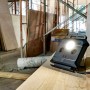 Schwarze Kabeltrommel mit USB, Leuchte und 2 Steckdosen, 1,4 m Kabel. Ideal für Baustellen.