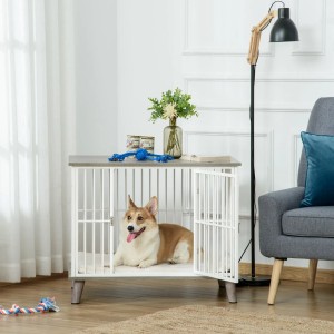 PawHut Hundekäfig aus Stahl/Holz, weiß/grau, mit Hund im Wohnzimmer.