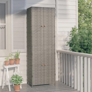 Grauer vidaXL Gartenschrank aus Poly Rattan, 59x40x180 cm, mit Akazienholzgriffen auf einer Terrasse.